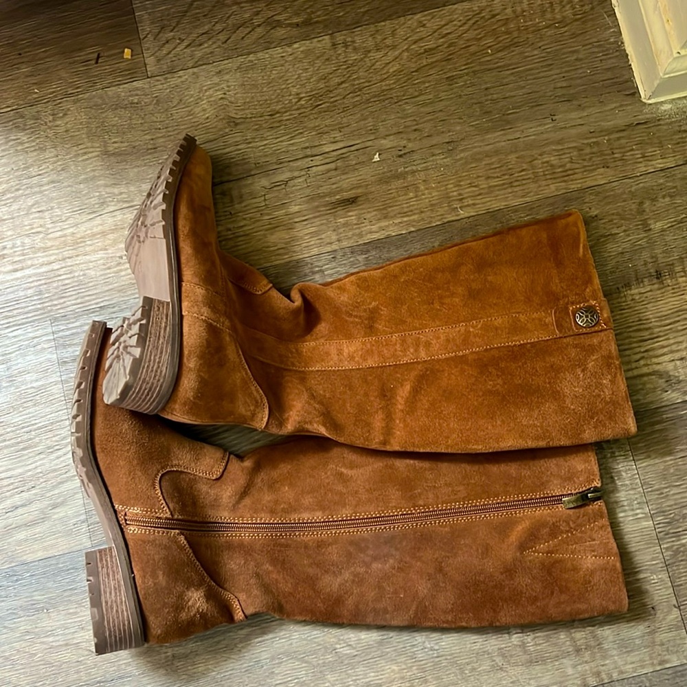 Chestnut under knee boots. Only wore one time